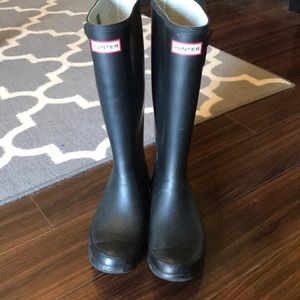 Women’s Black Hunters Rain Boots, wide leg